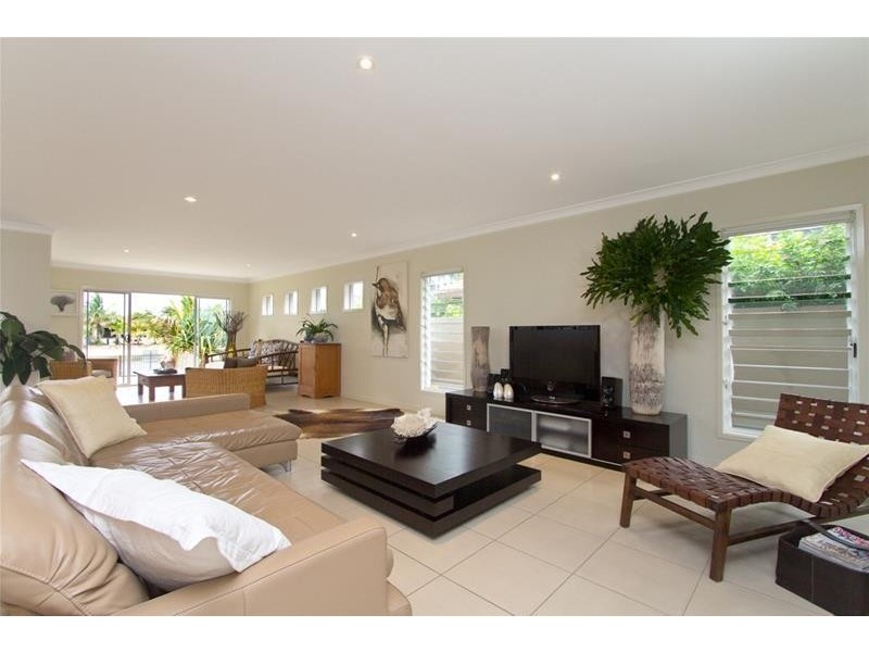 16 Mallawa Drive, Palm Beach QLD 4221