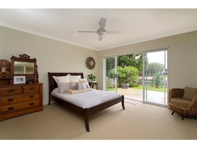 16 Mallawa Drive, Palm Beach QLD 4221