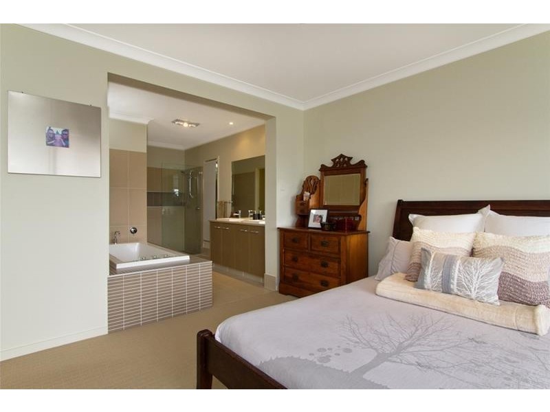 16 Mallawa Drive, Palm Beach QLD 4221