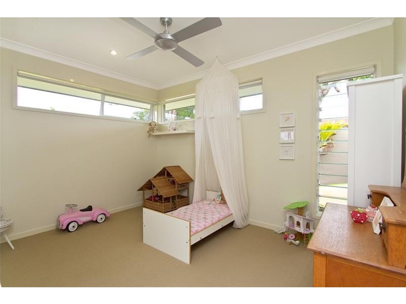 16 Mallawa Drive, Palm Beach QLD 4221