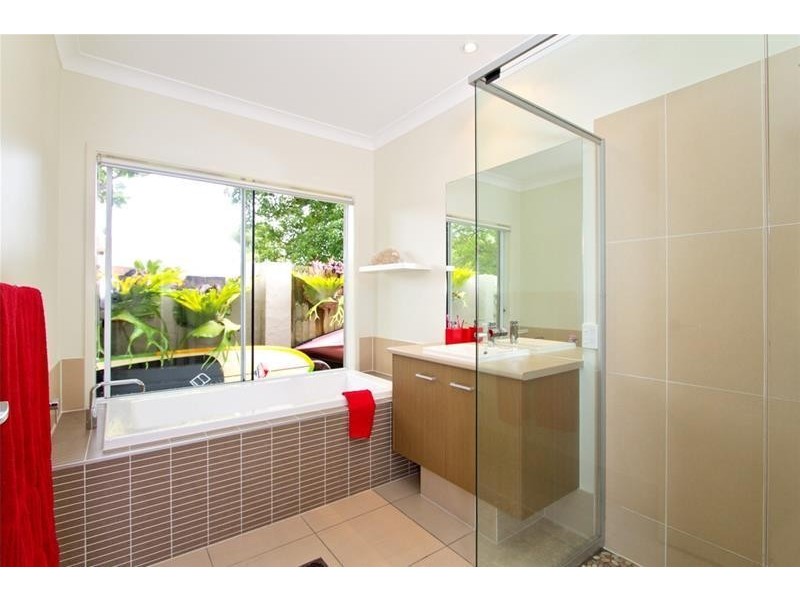 16 Mallawa Drive, Palm Beach QLD 4221