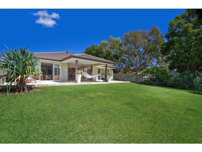 16 Mallawa Drive, Palm Beach QLD 4221