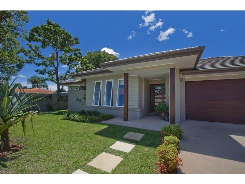 16 Mallawa Drive, Palm Beach QLD 4221