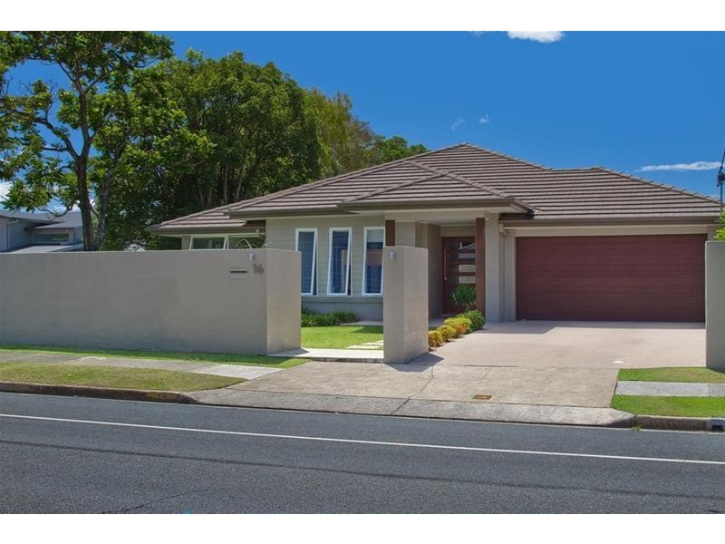 16 Mallawa Drive, Palm Beach QLD 4221