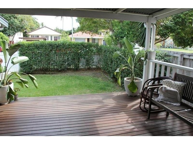 32 Sixth Avenue, Palm Beach QLD 4221