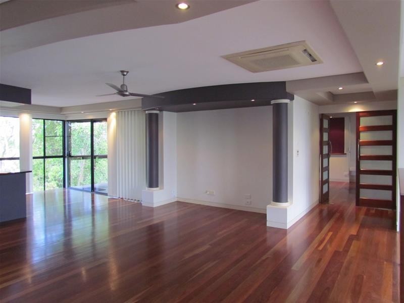 17 Kaffia Court, Elanora QLD 4221