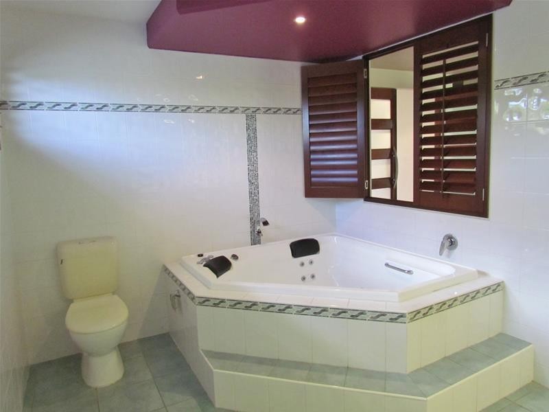 17 Kaffia Court, Elanora QLD 4221