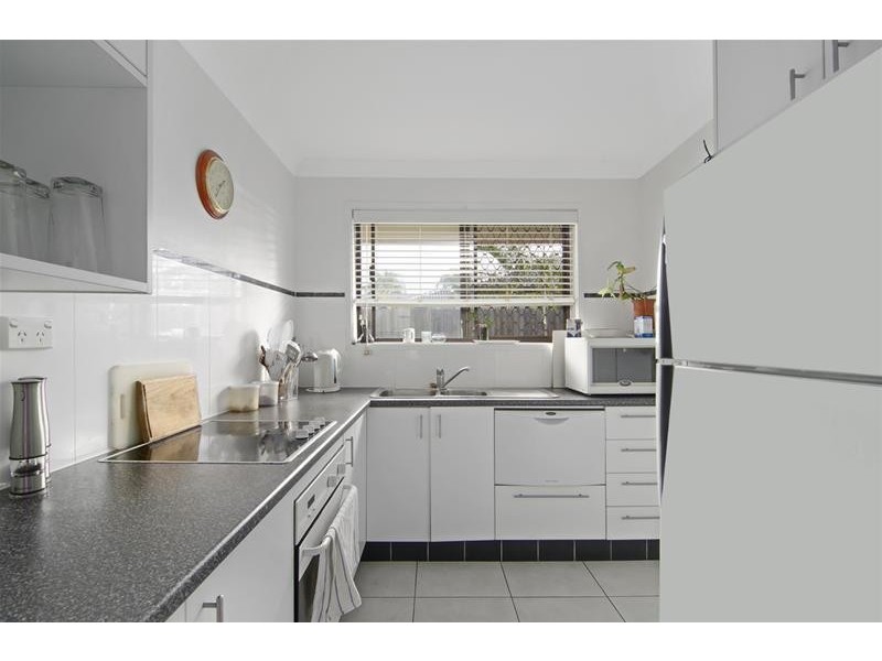 2/50 T E Peters Drive, Broadbeach Waters QLD 4218