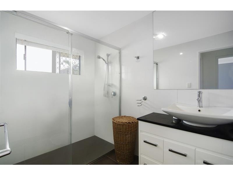 2/50 T E Peters Drive, Broadbeach Waters QLD 4218