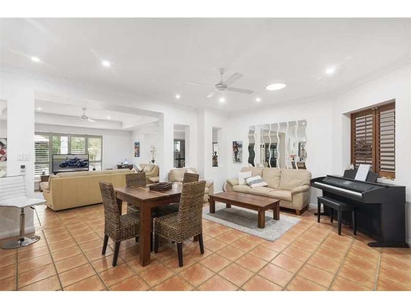 47 Hibertia Avenue, Elanora QLD 4221