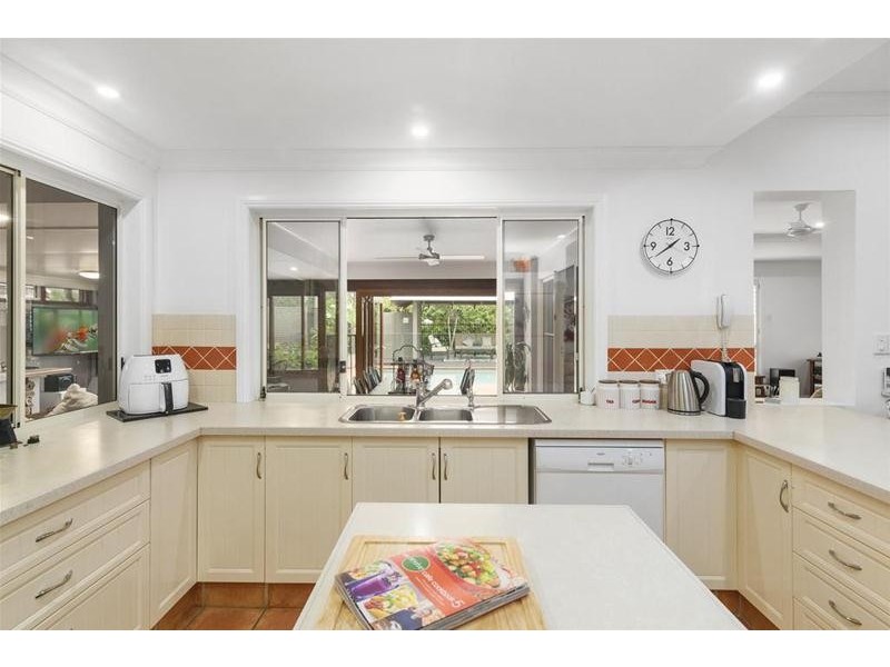 47 Hibertia Avenue, Elanora QLD 4221