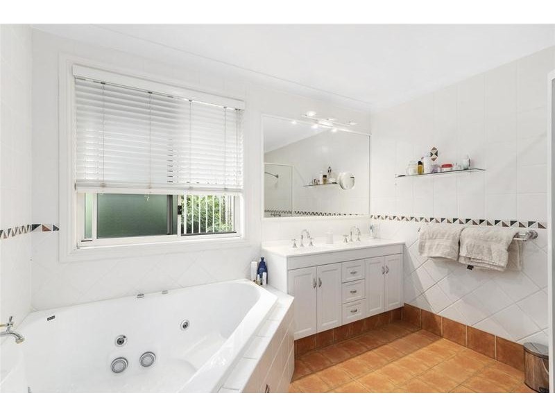 47 Hibertia Avenue, Elanora QLD 4221