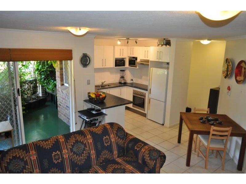 6/5 Rolan Court, Palm Beach QLD 4221