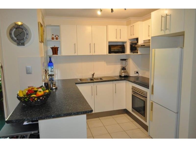 6/5 Rolan Court, Palm Beach QLD 4221