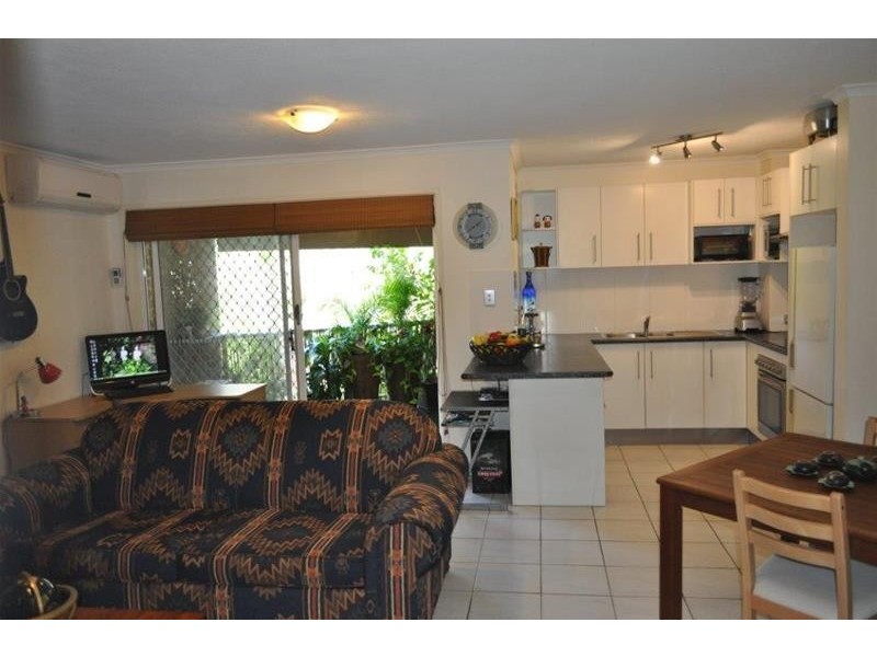 6/5 Rolan Court, Palm Beach QLD 4221