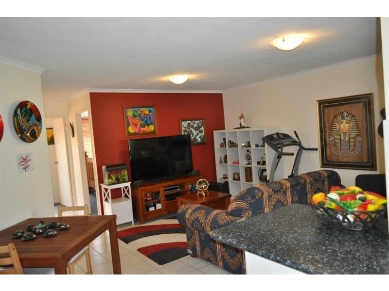 6/5 Rolan Court, Palm Beach QLD 4221