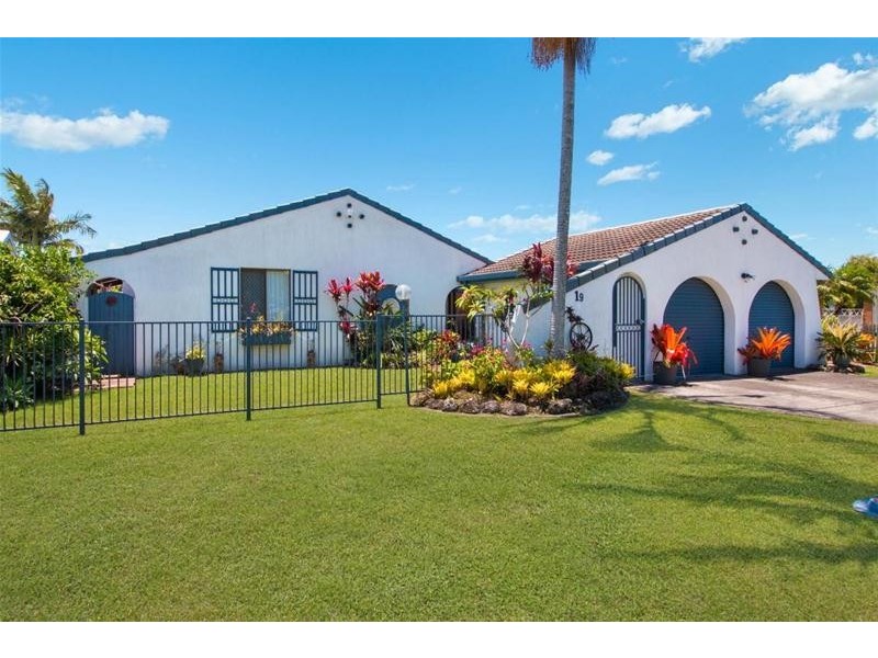 19 Murtha Drive, Elanora QLD 4221
