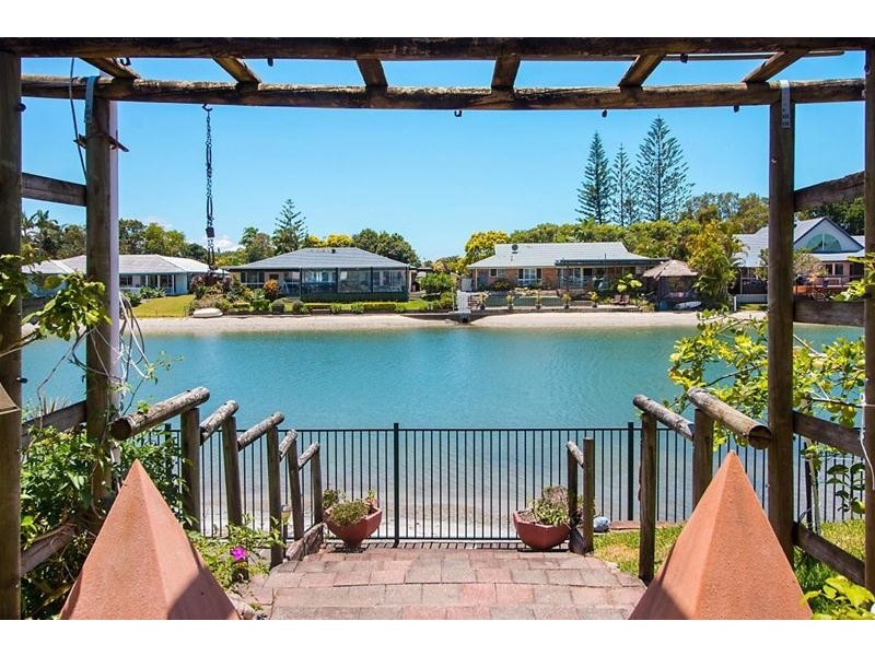 19 Murtha Drive, Elanora QLD 4221