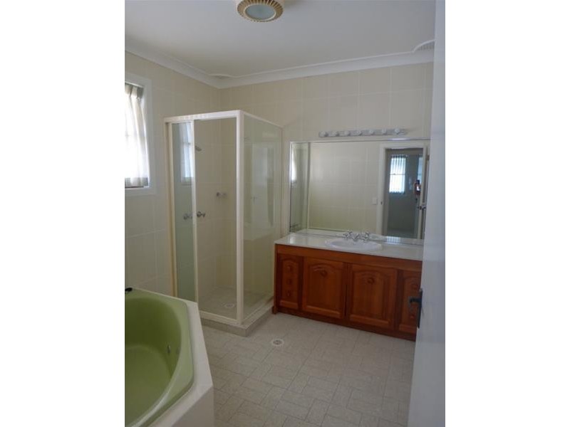 23 Binda Avenue, Bundall QLD 4217