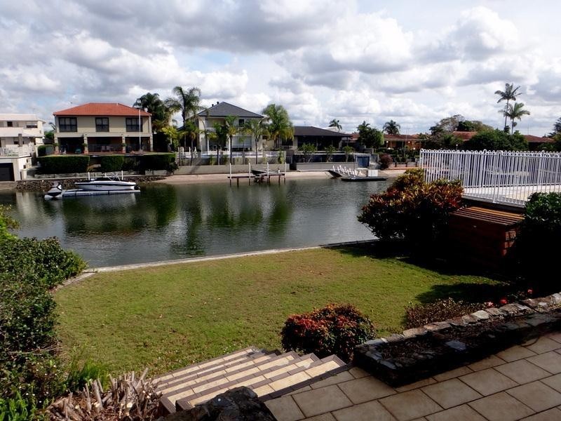 23 Binda Avenue, Bundall QLD 4217