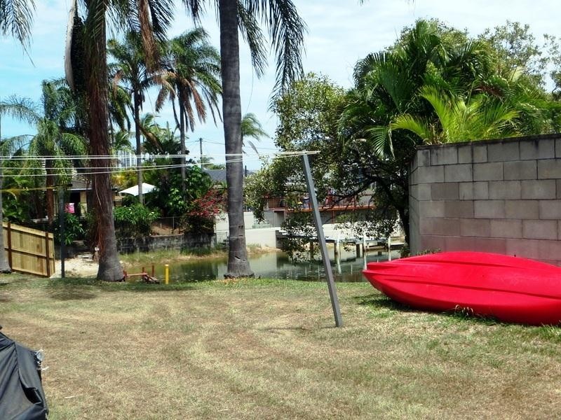 2/50 T. E. Peters Drive, Broadbeach Waters QLD 4218