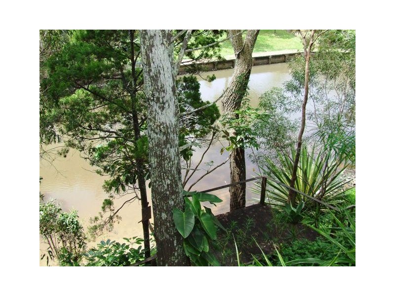 84 Ocean Parade, Burleigh Heads QLD 4220