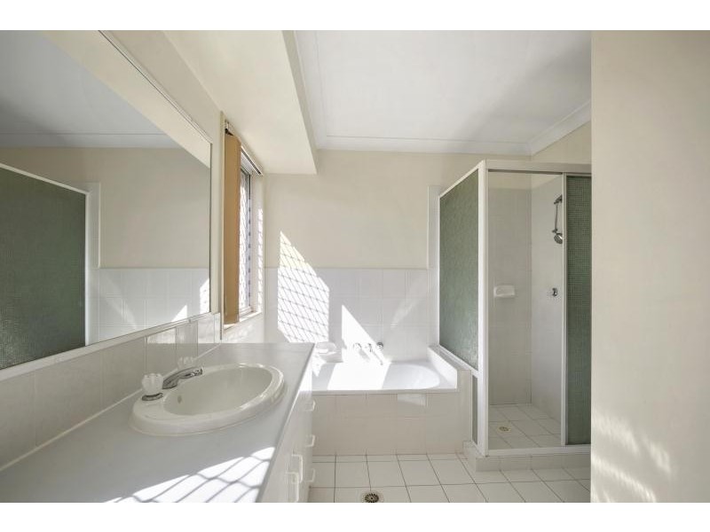 17 Banksiadale Close, Elanora QLD 4221