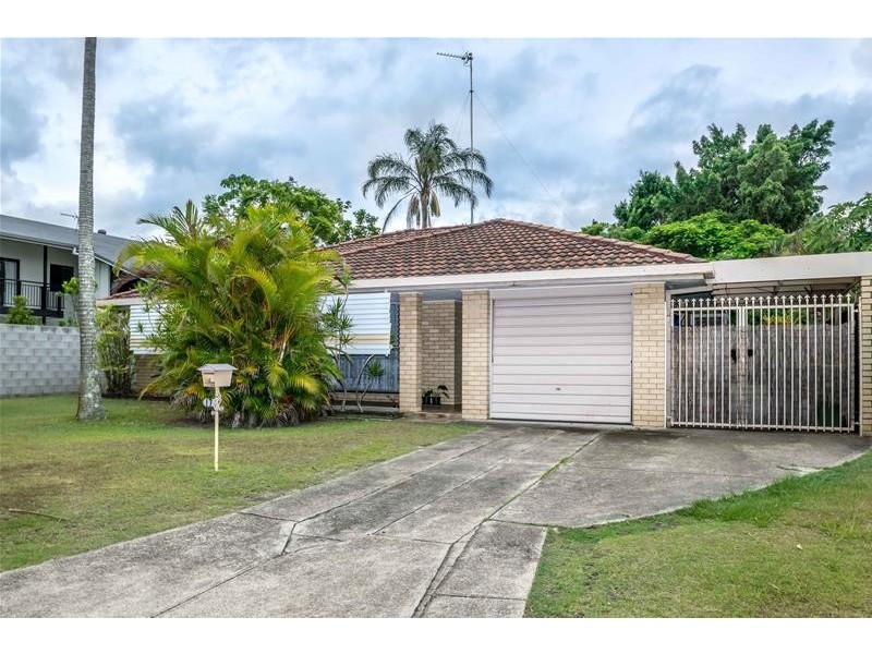17 Oriana Drive, Mermaid Waters QLD 4218
