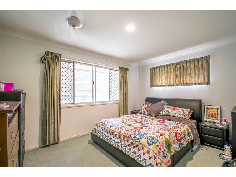 17 Oriana Drive, Mermaid Waters QLD 4218