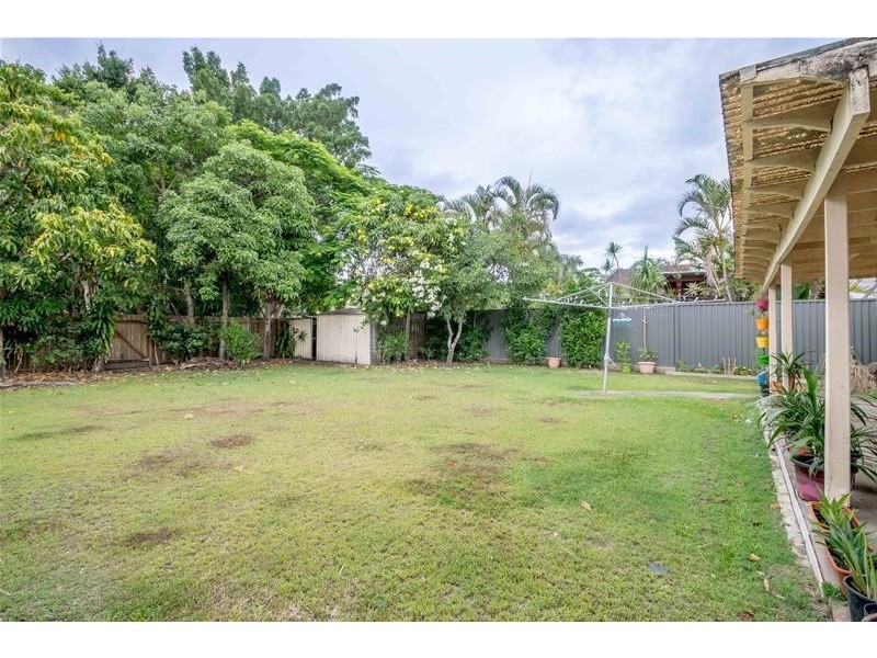 17 Oriana Drive, Mermaid Waters QLD 4218