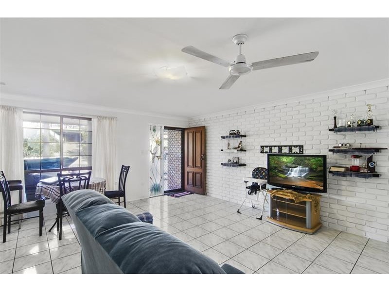 15 Kalamunda Close, Elanora QLD 4221