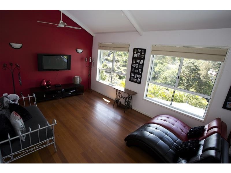 30 Foothill Street, Elanora QLD 4221