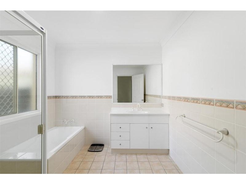 1/17 Peppertree Circuit, Robina QLD 4226