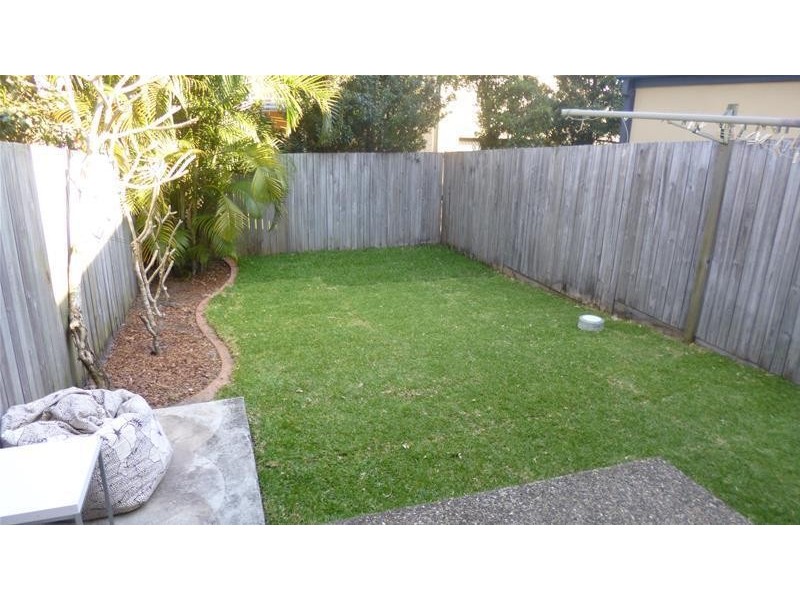 2/14 Tenth Avenue, Palm Beach QLD 4221