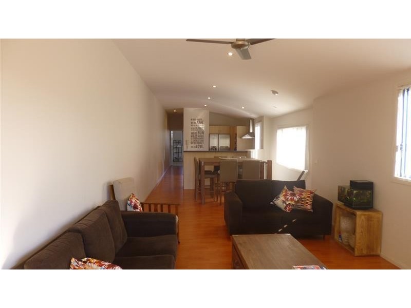 2/14 Tenth Avenue, Palm Beach QLD 4221