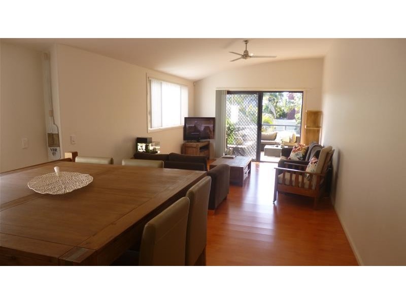 2/14 Tenth Avenue, Palm Beach QLD 4221