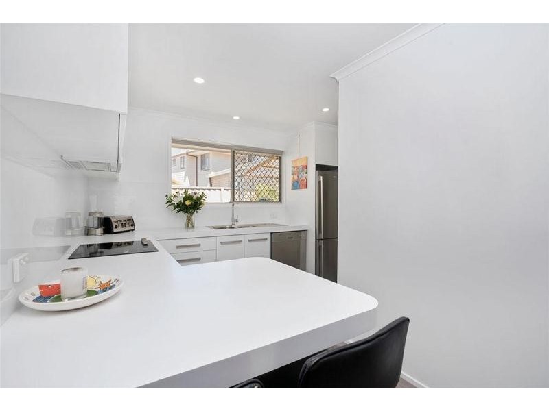 2/53 Tallebudgera Drive, Palm Beach QLD 4221