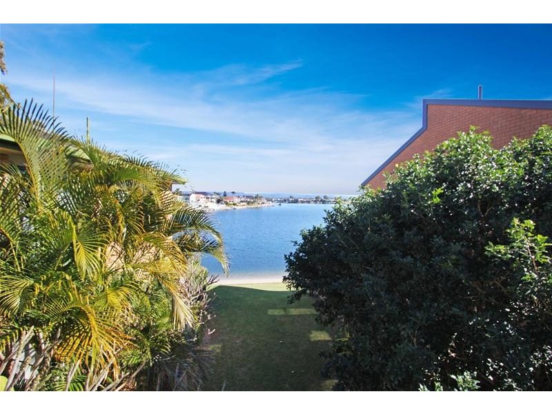 6/5 Jodie  Court, Mermaid Waters QLD 4218