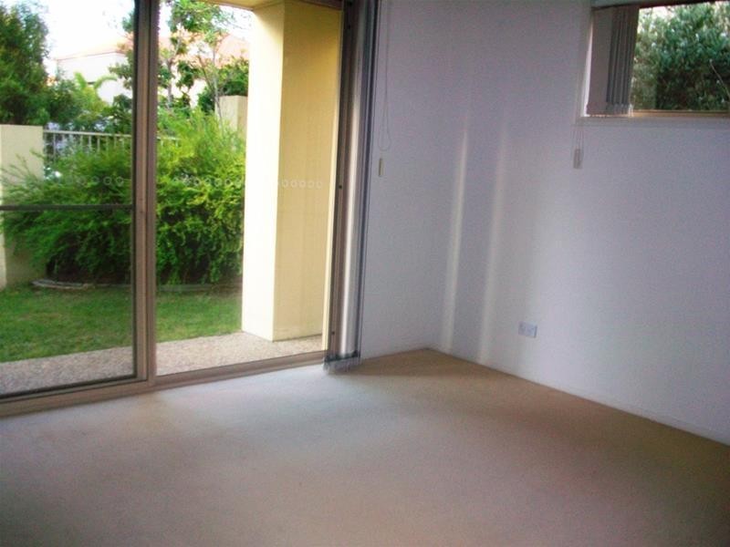 1 Mulgrave Crescent, Varsity Lakes QLD 4227