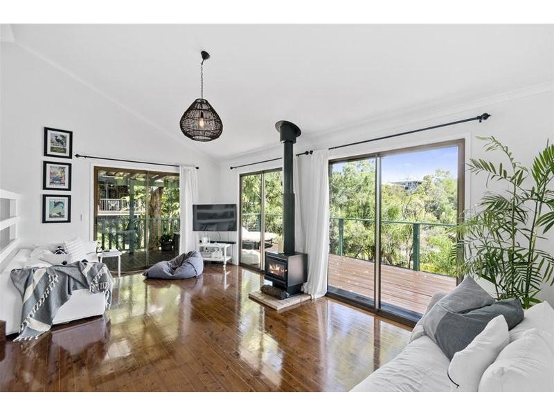 83 Avocado Street, Elanora QLD 4221