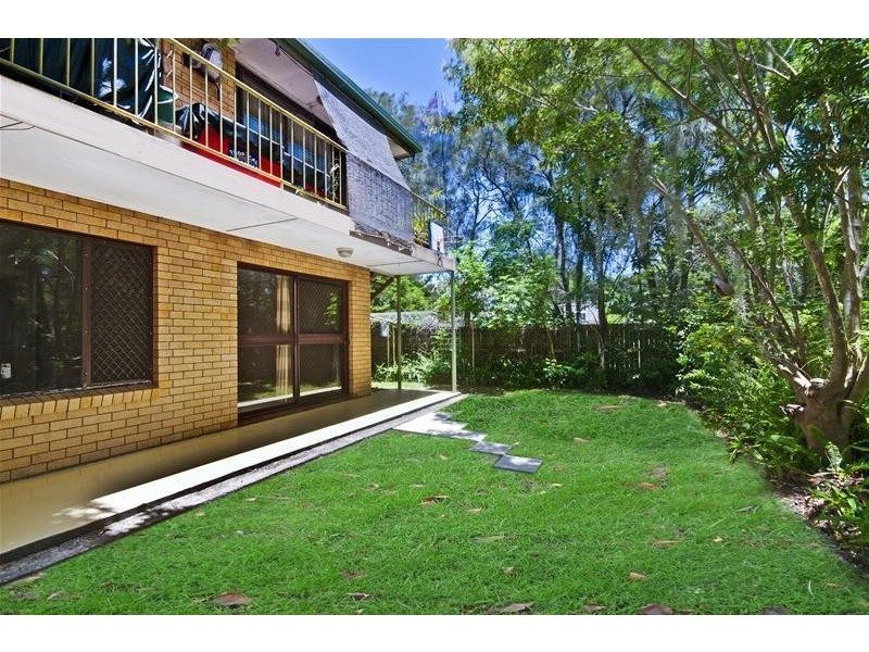 2/7 Tallebudgera Drive, Palm Beach QLD 4221