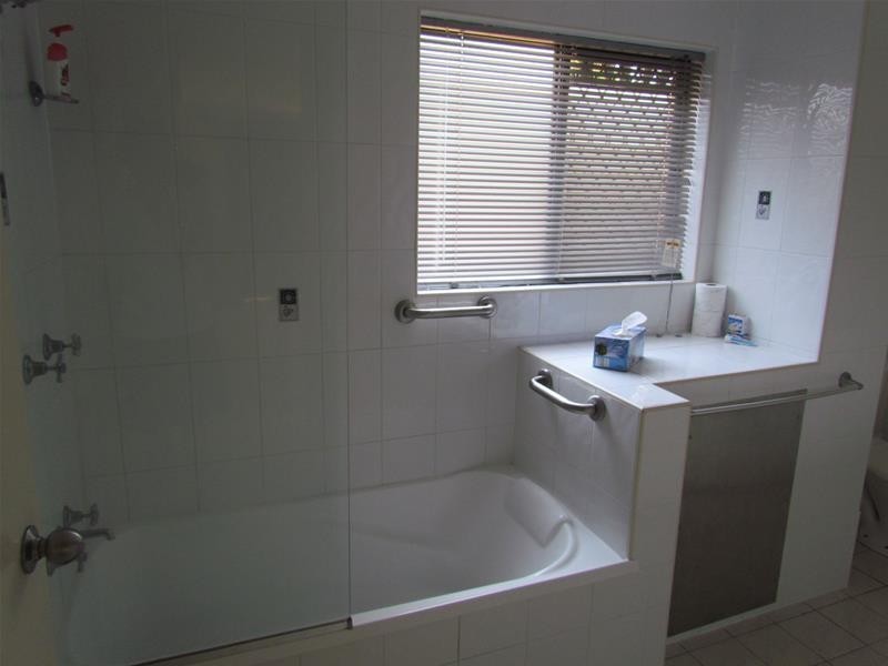 2/7 Tallebudgera Drive, Palm Beach QLD 4221