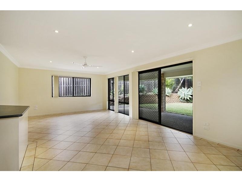 2 Callistris Court, Elanora QLD 4221