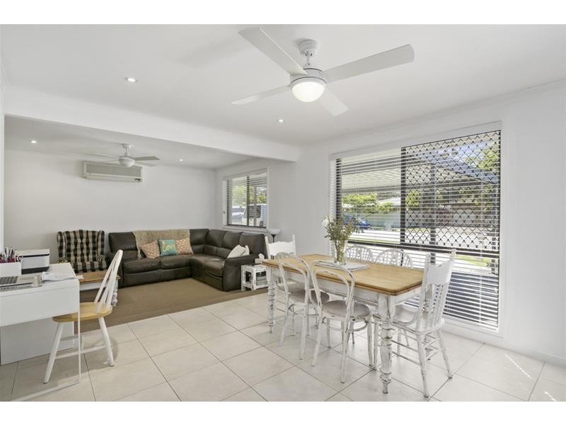 8 Clives Circuit, Currumbin Waters QLD 4223