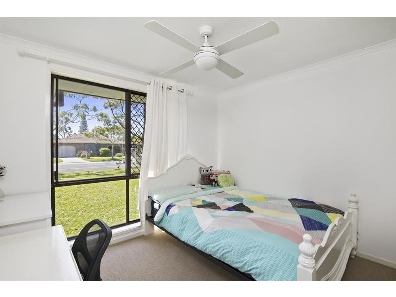 8 Clives Circuit, Currumbin Waters QLD 4223