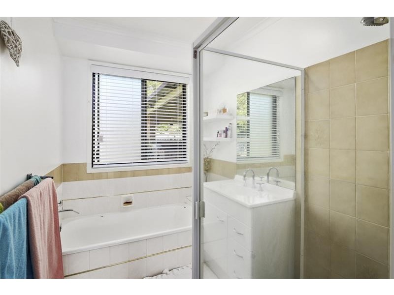 8 Clives Circuit, Currumbin Waters QLD 4223