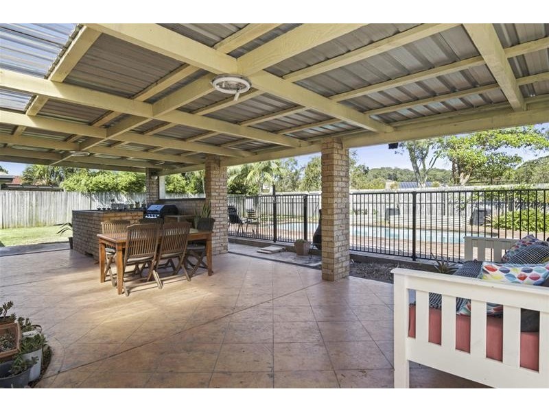 8 Clives Circuit, Currumbin Waters QLD 4223