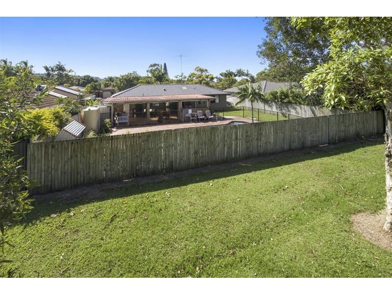 8 Clives Circuit, Currumbin Waters QLD 4223