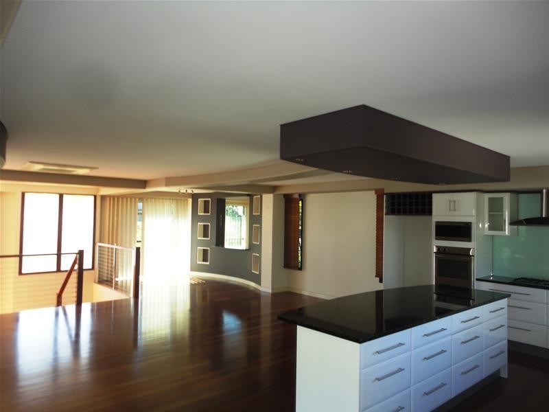 17 Kaffia Court, Elanora QLD 4221