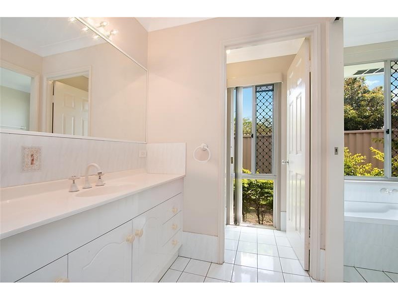 184 Nineteenth Avenue, Elanora QLD 4221